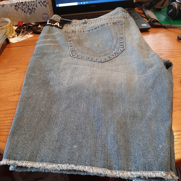 Man's clothing - Picture 3 of 8